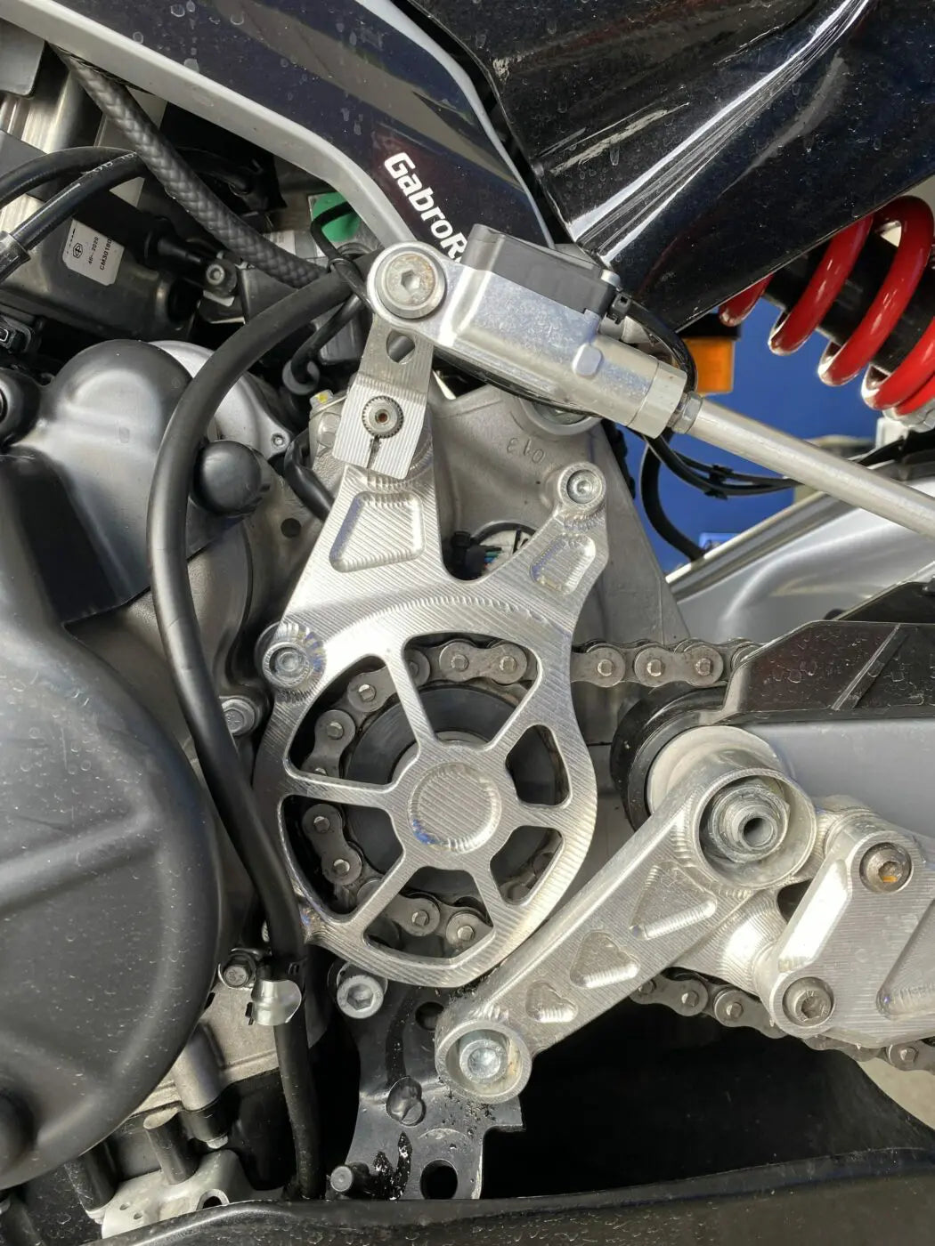 FlyHammer Sprocket Cover for Aprilia RS 660 Tuono 660 Tuareg 660 Silver